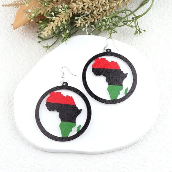 Red Black & Green Africa Map in Circle / Pan-African Flag Earring - Picture 1 of 7